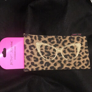 New- Betsey‎ Johnson Leopard Print eyewear case